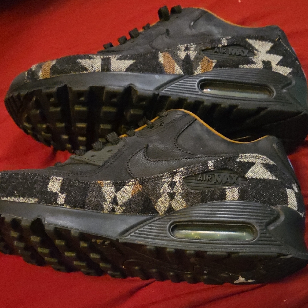 Nike Air Max Black and White with Tan Accents - Picture 1 of 5